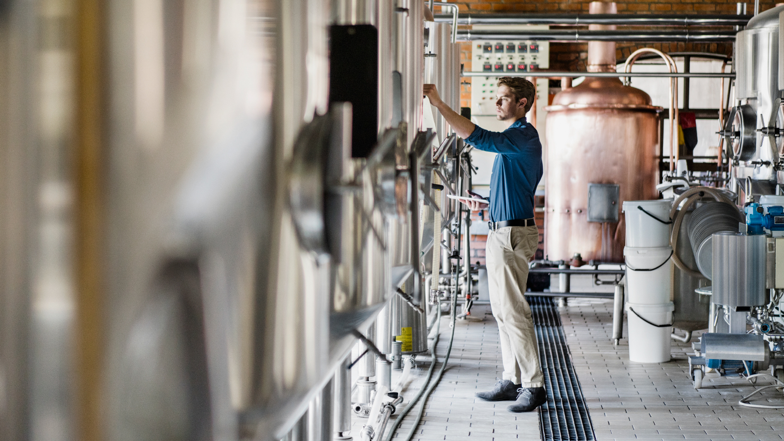 Lion Australia Customer Story illustrative image 2 man working in a brewery